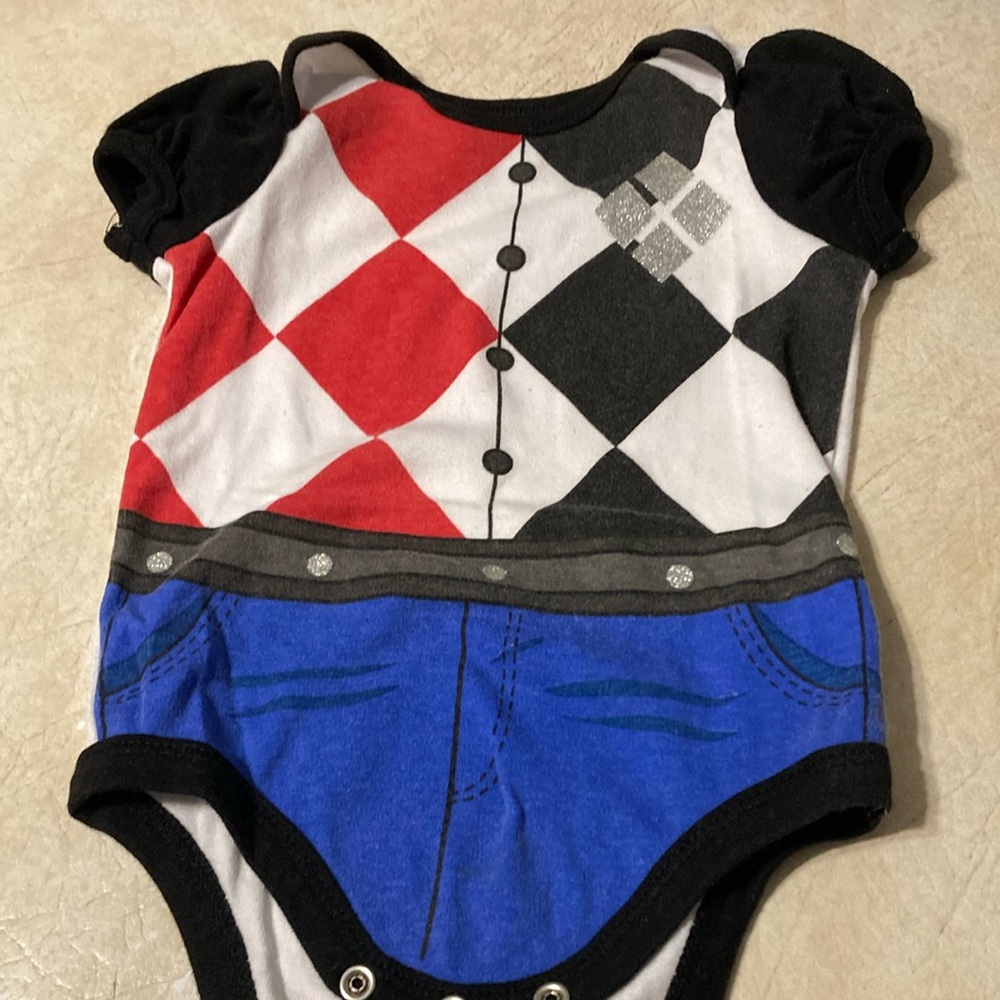 3-6M Batman Harley Quinn onesie